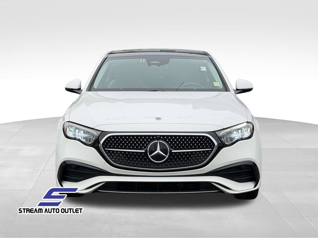 Used 2025 Mercedes-Benz E 350 4MATIC Sedan image 2