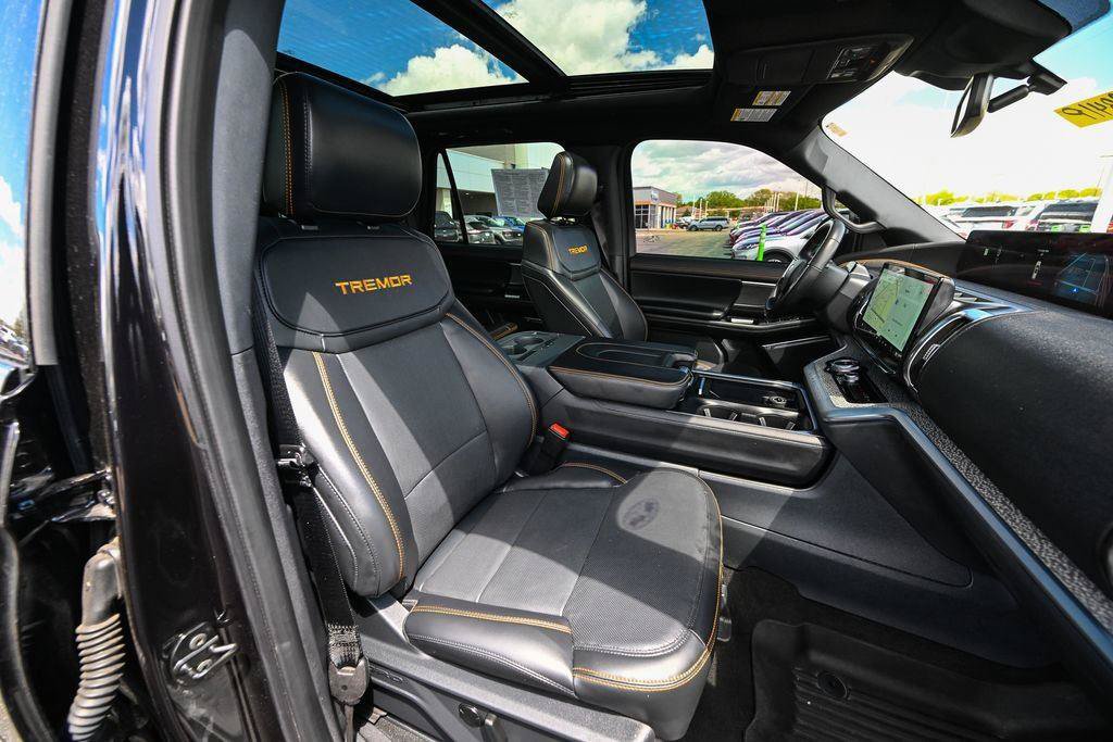 Used 2025 Ford Expedition Tremor AWD/4WD image 27