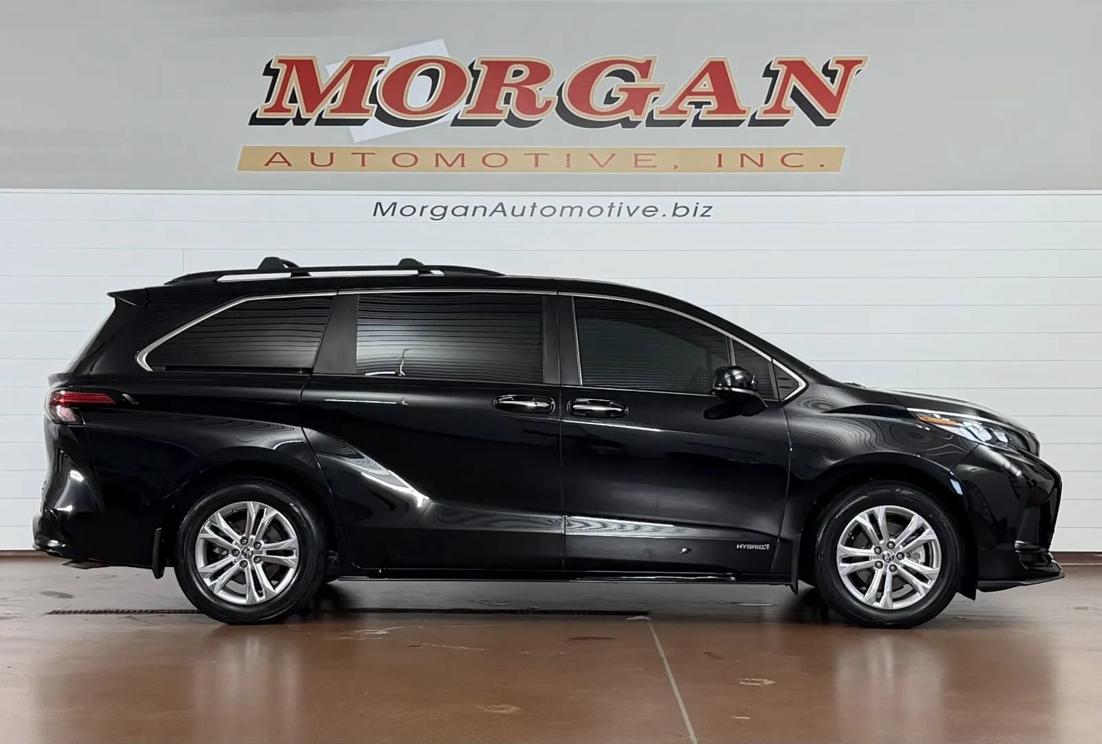 Used 2021 Toyota Sienna XSE AWD/4WD image 2