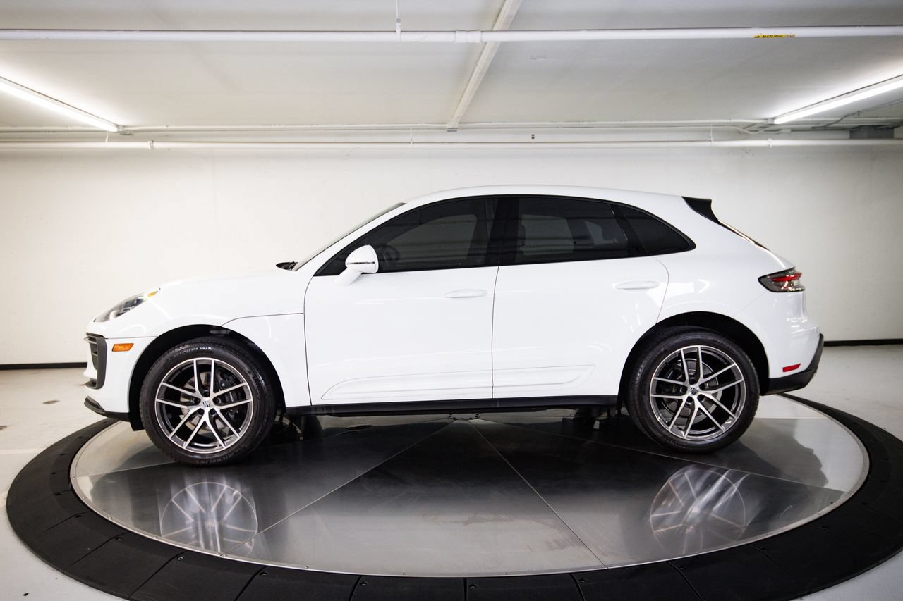Certified 2023 Porsche Macan AWD/4WD image 2