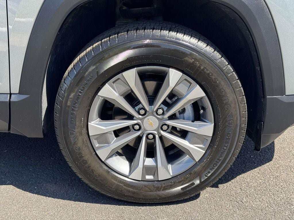 Used 2026 Chevrolet Equinox LT FWD image 25