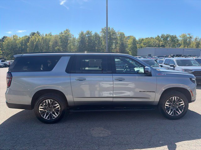 Used 2025 Chevrolet Suburban Z71 AWD/4WD image 8