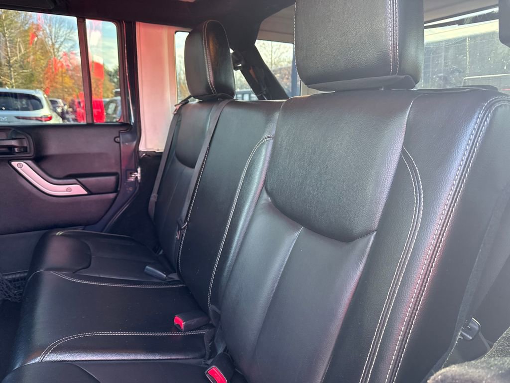 Used 2016 Jeep Wrangler Unlimited Rubicon w/ Connectivity Group image 14
