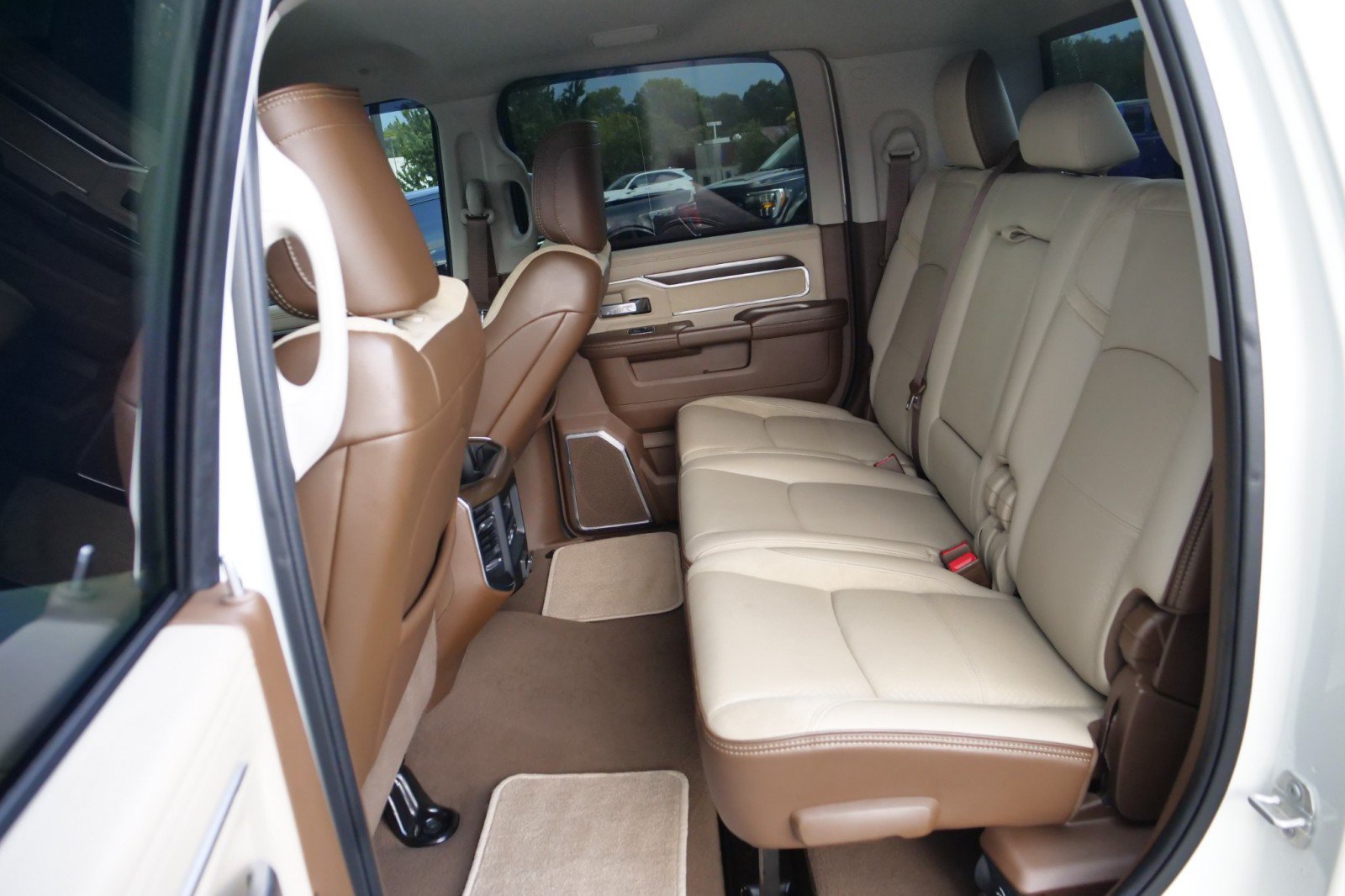 Used 2023 RAM 2500 Laramie AWD/4WD image 29