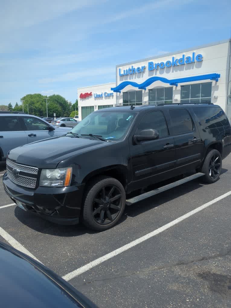 Used 2008 Chevrolet Suburban LTZ w/ LTZ Preferred Equipment Group AWD/4WD image 2