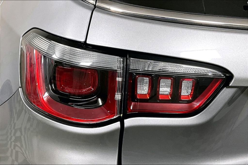 Used 2018 Jeep Compass Latitude w/ Cold Weather Group image 29