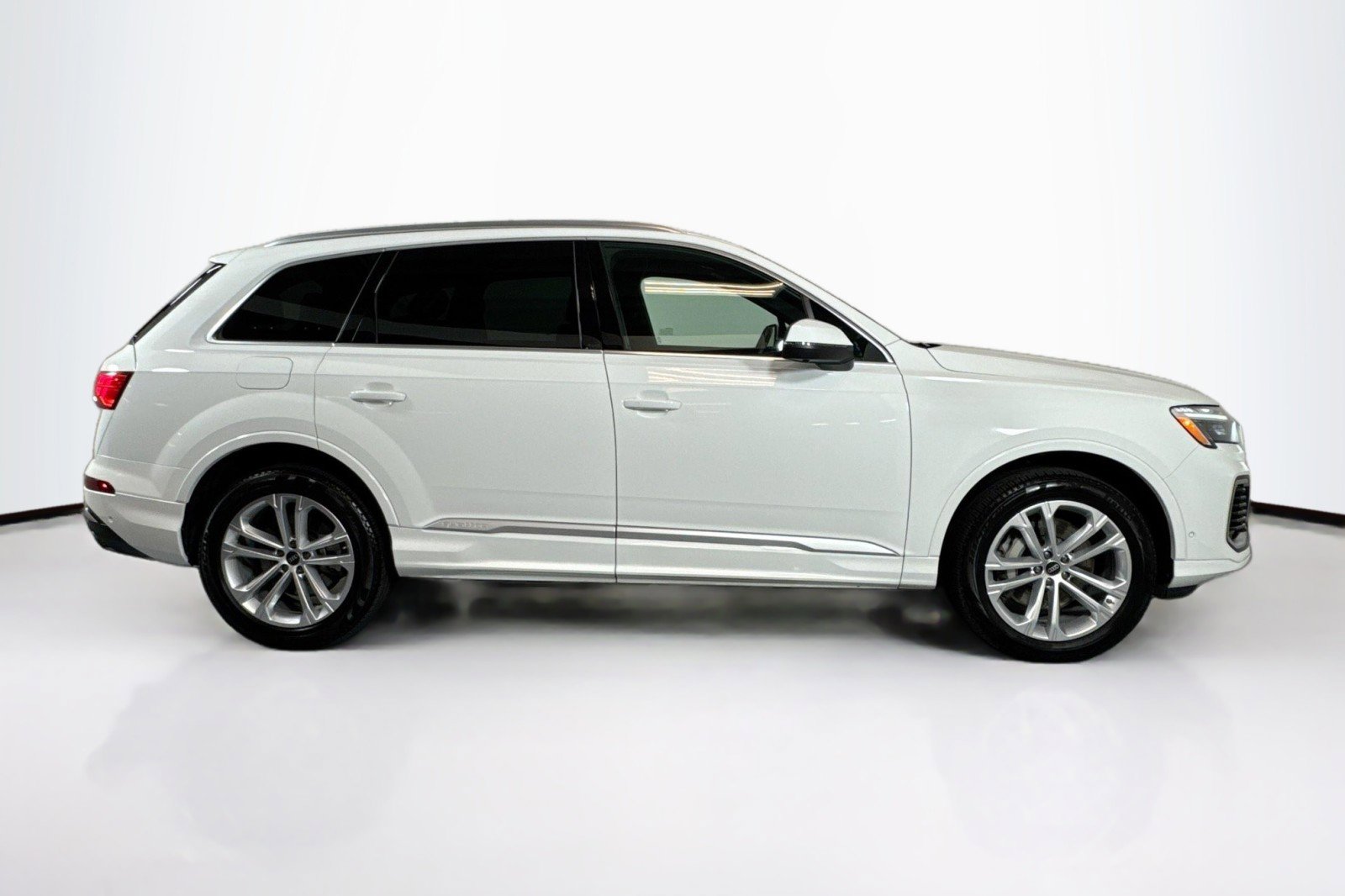 Used 2025 Audi Q7 Premium Plus image 4