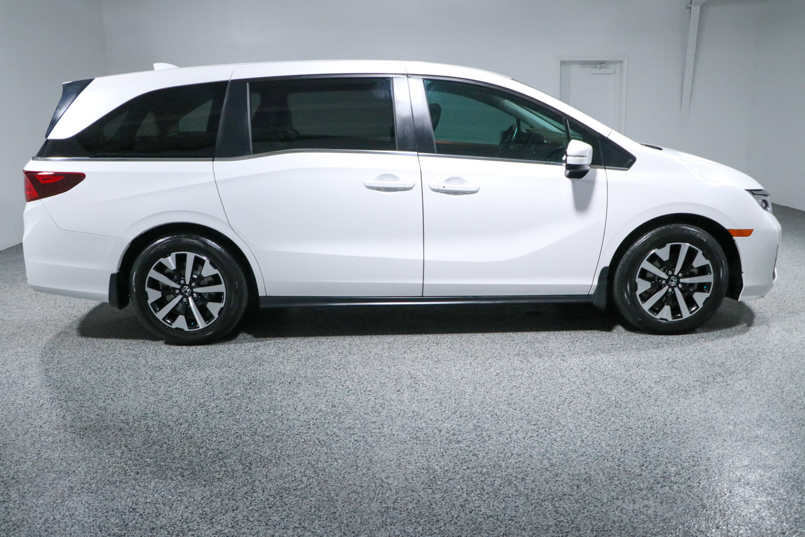 Used 2025 Honda Odyssey EX-L image 6