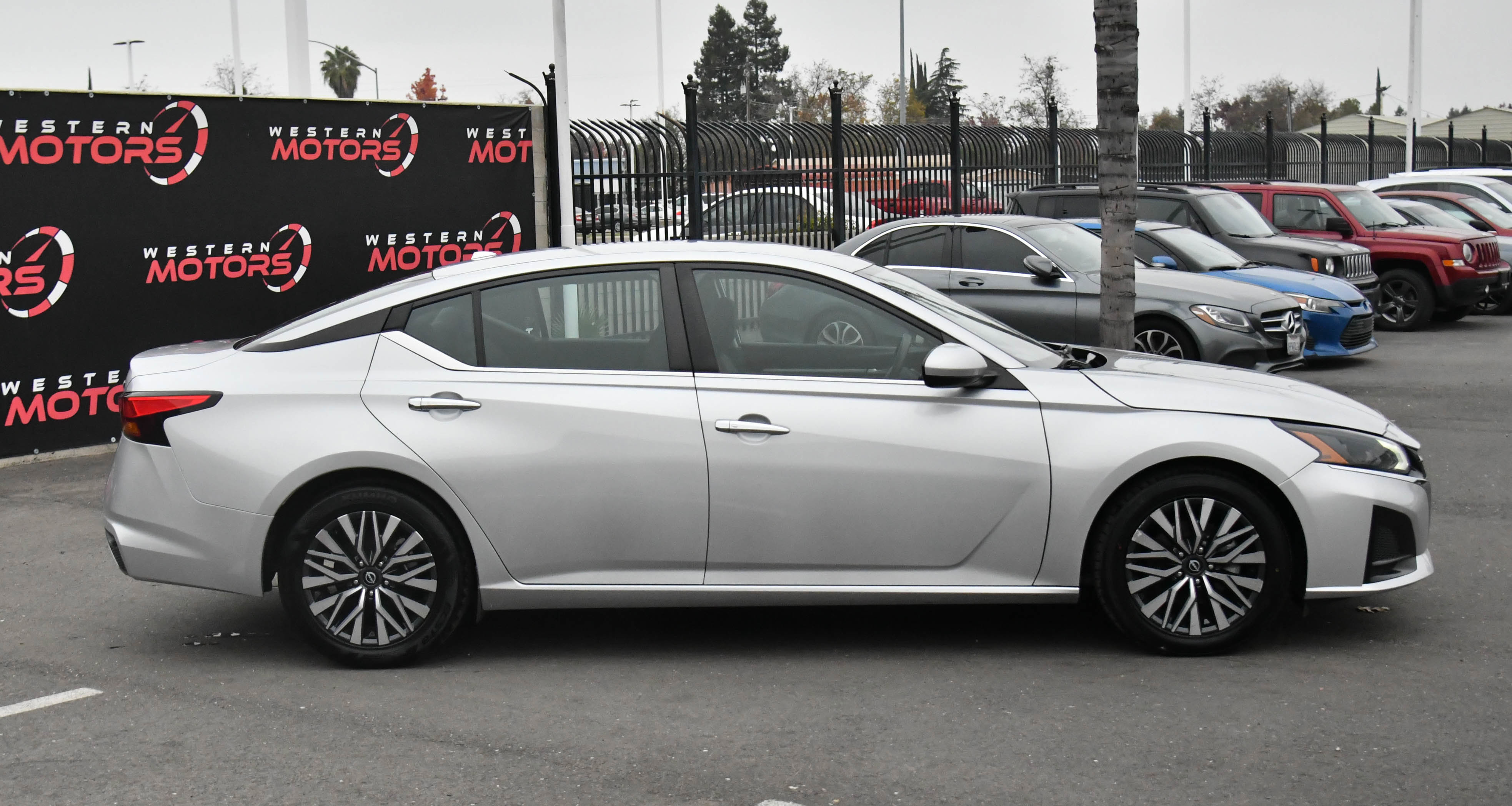 Used 2023 Nissan Altima 2.5 SV image 9