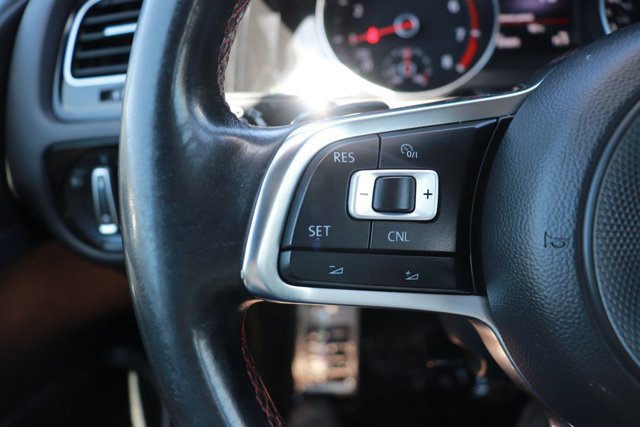 Used 2018 Volkswagen GTI SE FWD image 17