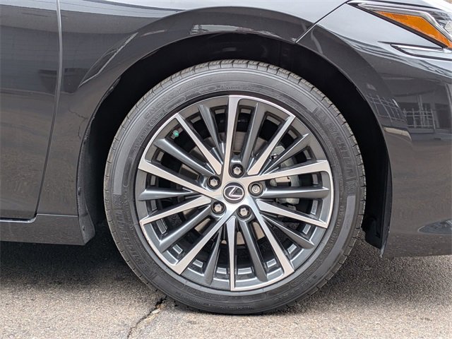 Used 2022 Lexus ES 300h w/ Premium Package image 7