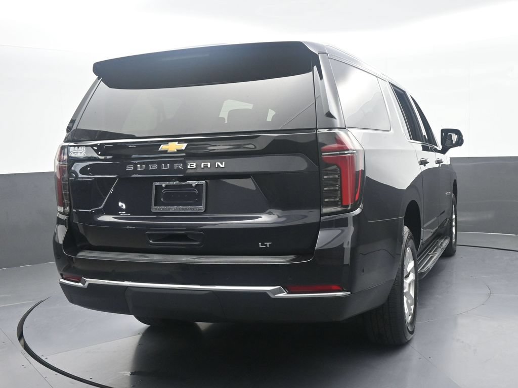 Used 2025 Chevrolet Suburban LT RWD image 5