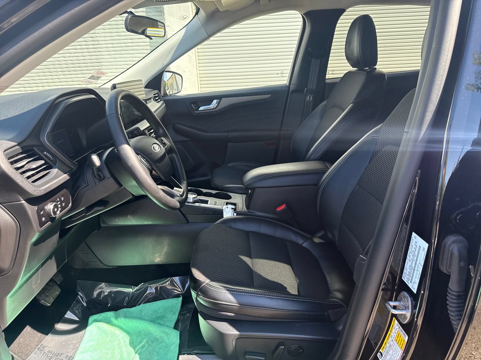 Used 2025 Ford Escape SE FWD image 9