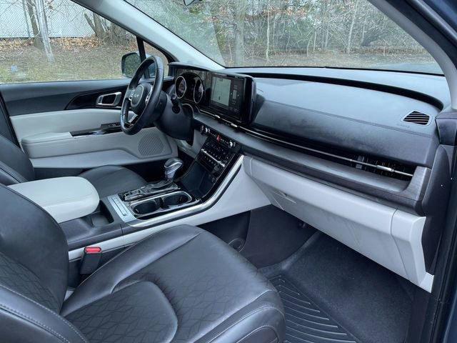 Used 2024 Kia Carnival EX image 29