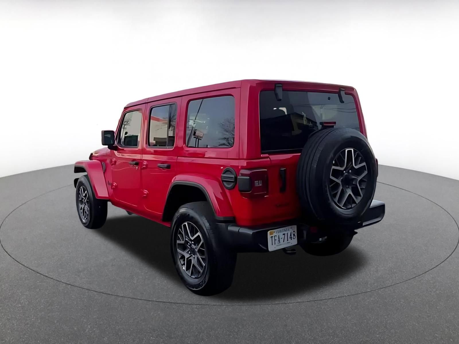 Used 2025 Jeep Wrangler Sahara image 10