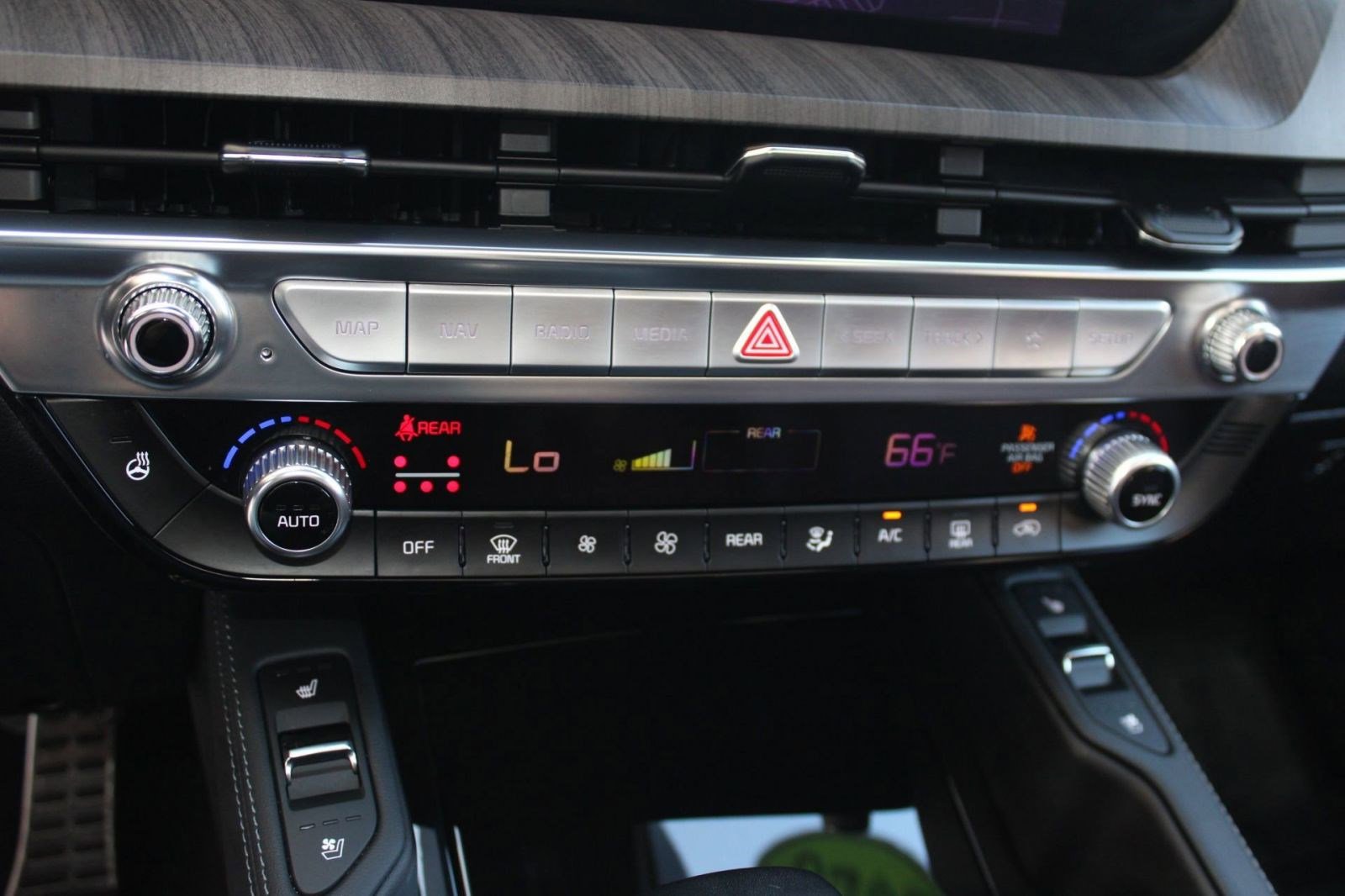 Used 2025 Kia Telluride SX Prestige image 24