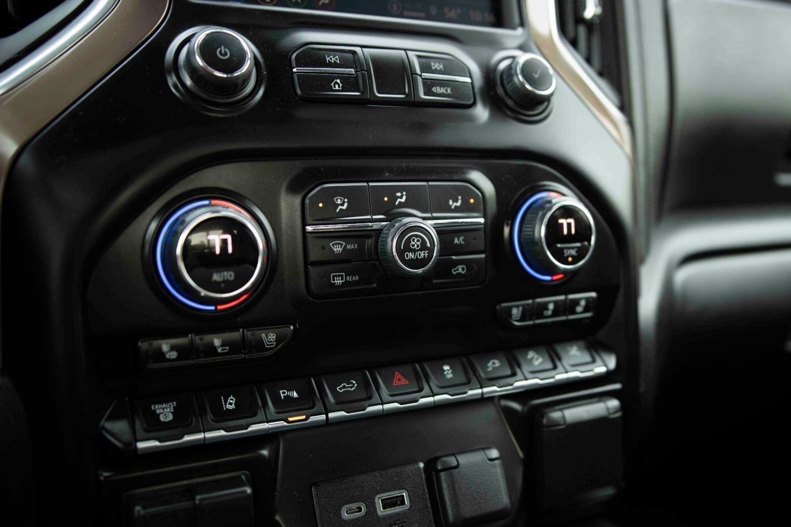 Used 2022 Chevrolet Silverado 2500 High Country w/ Technology Package image 9