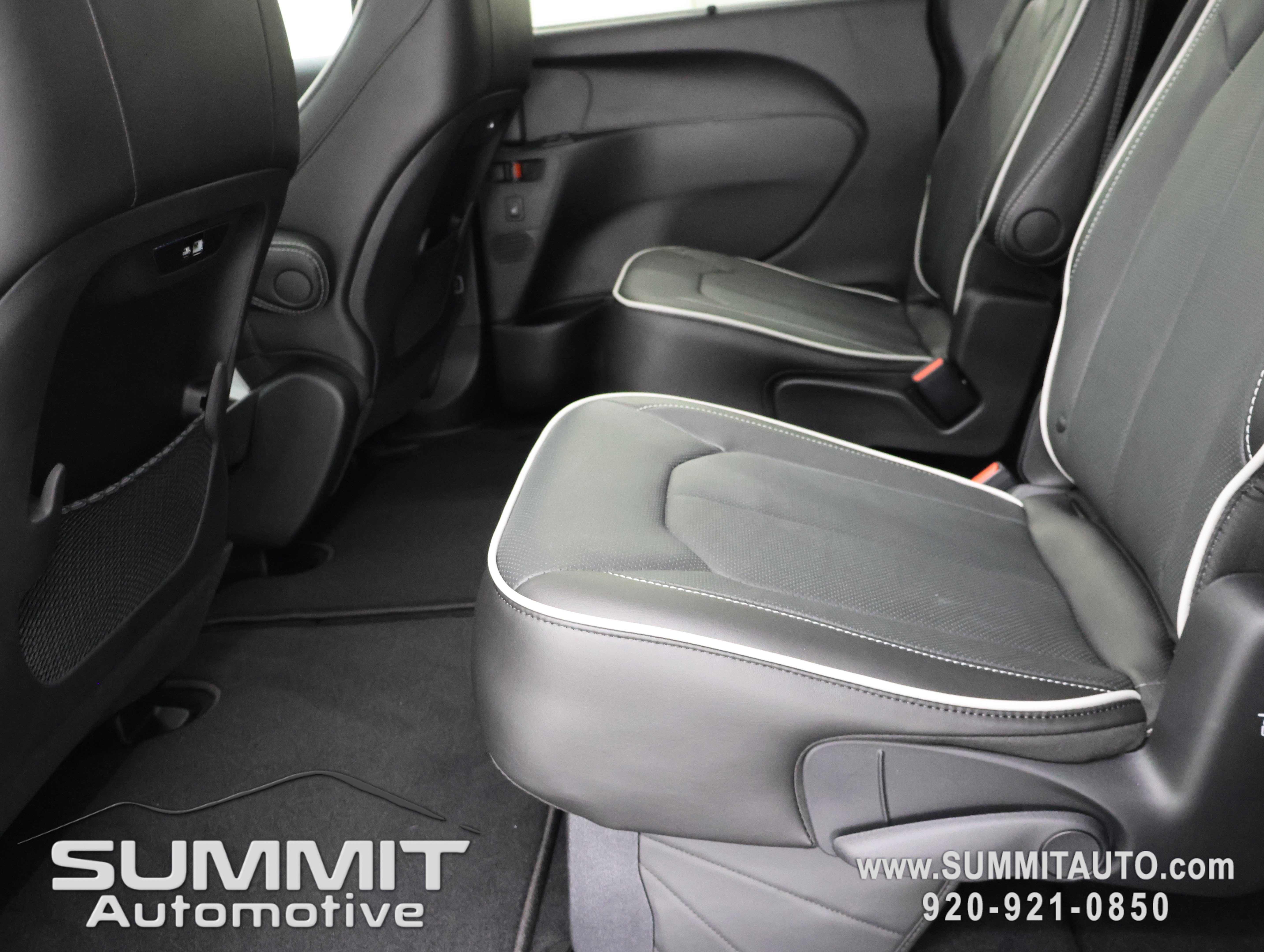 New 2027 Chrysler Pacifica Limited AWD/4WD image 41