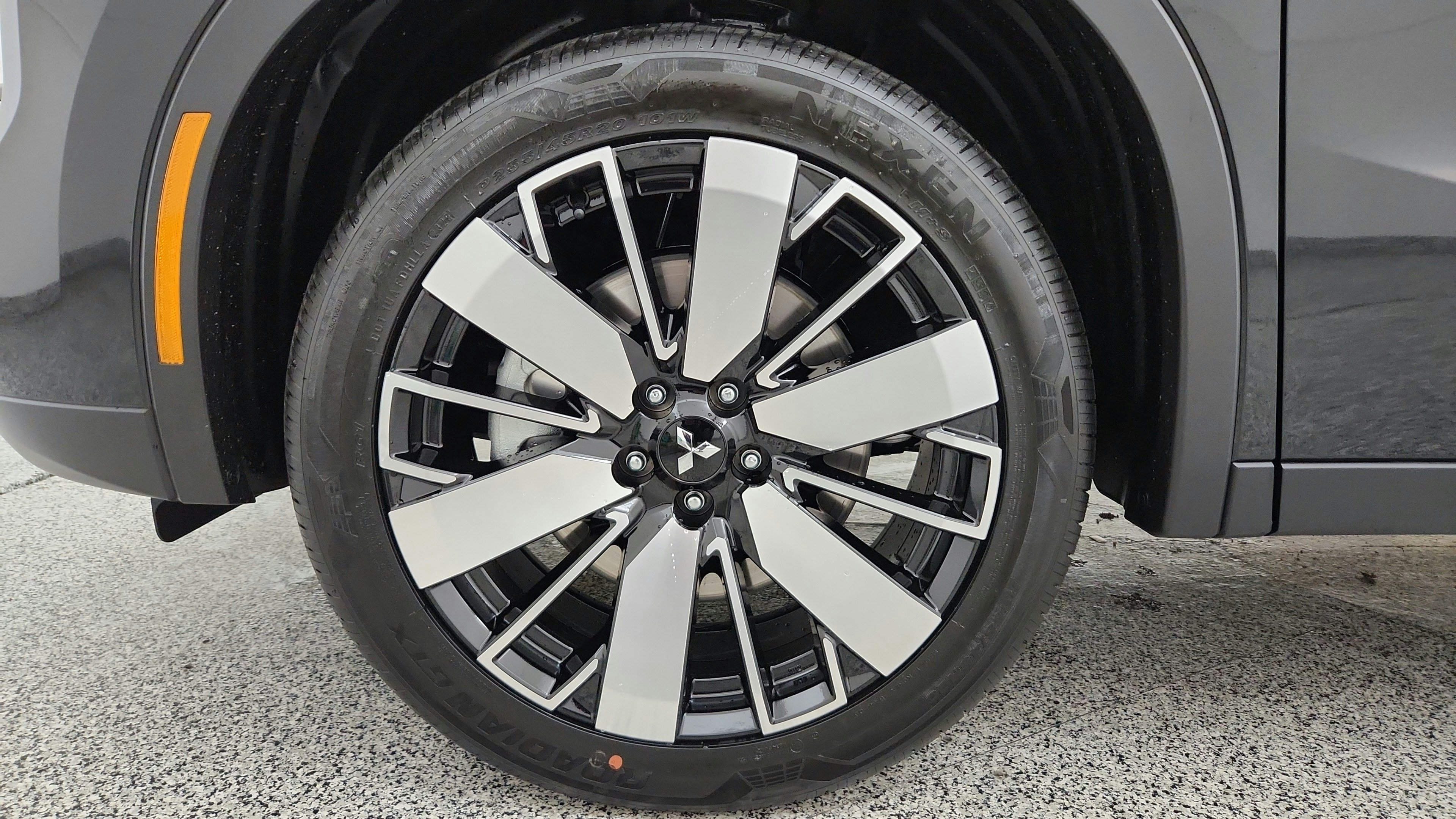 Used 2025 Mitsubishi Outlander SE AWD/4WD image 16