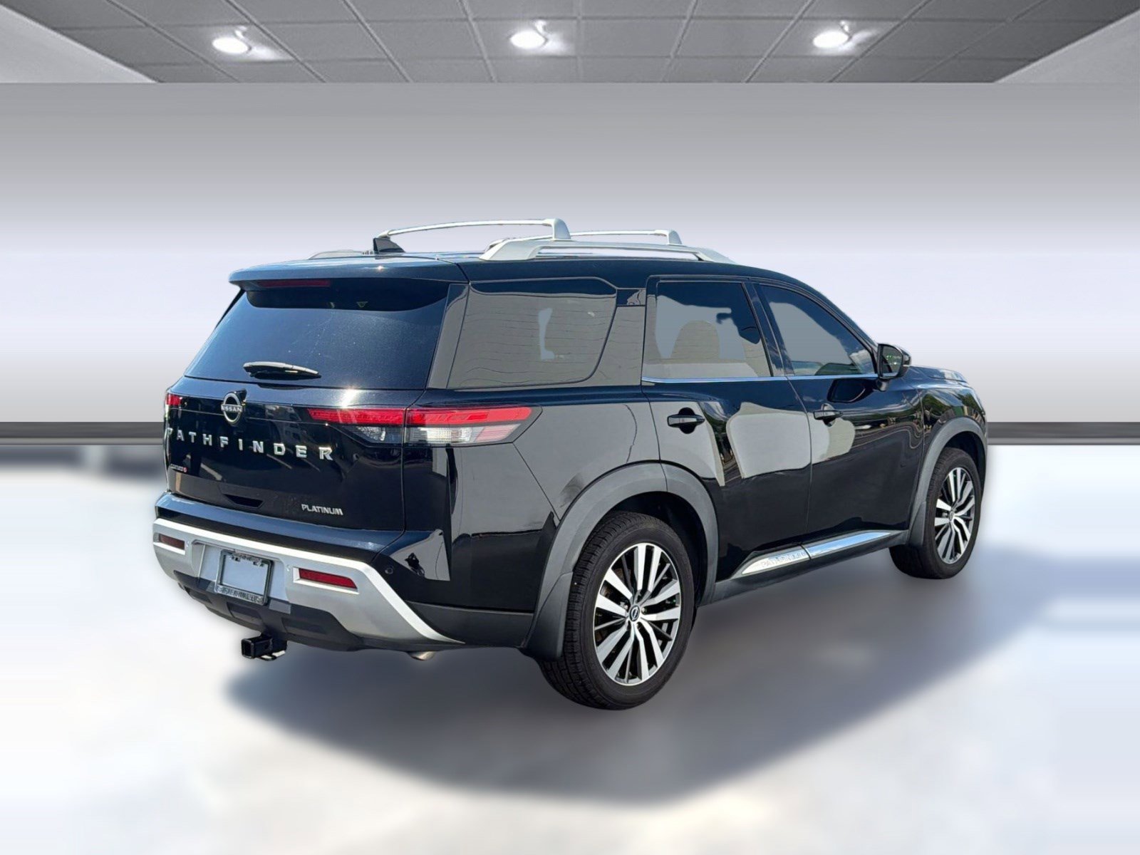 Used 2022 Nissan Pathfinder Platinum w/ Cargo Package FWD image 9