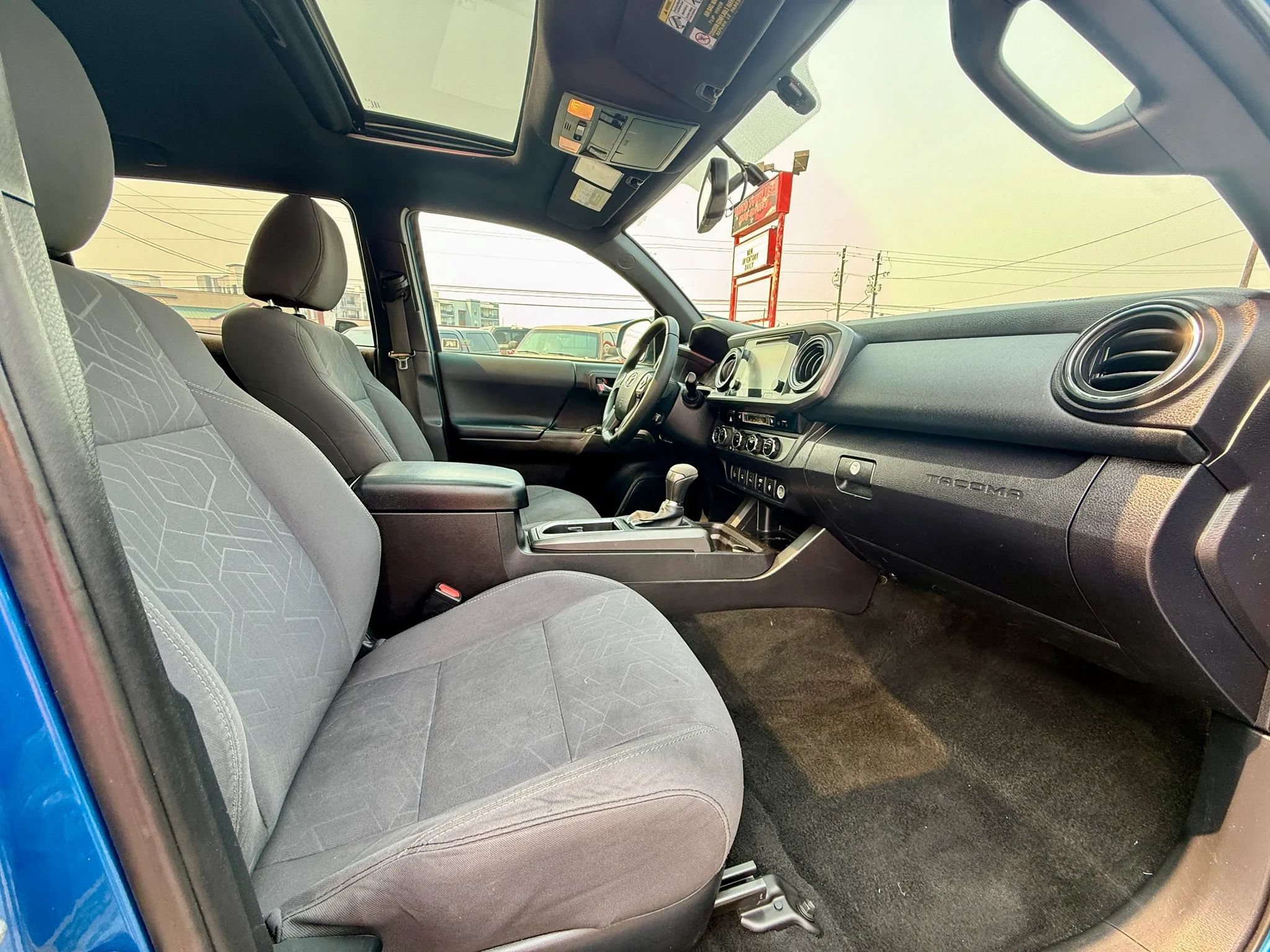 Used 2016 Toyota Tacoma TRD Sport w/ Premium & Technology Package AWD/4WD image 16