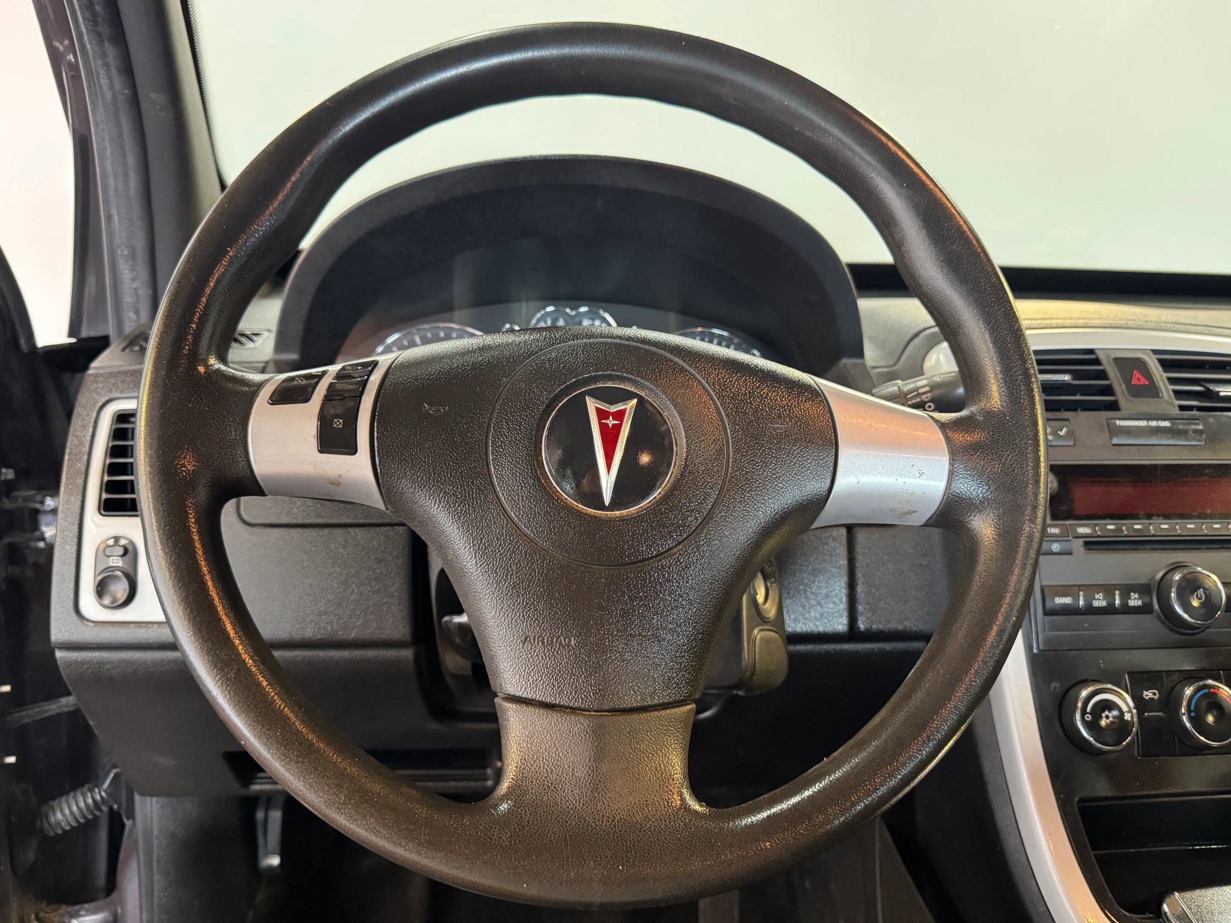 Used 2008 Pontiac Torrent 2WD image 16