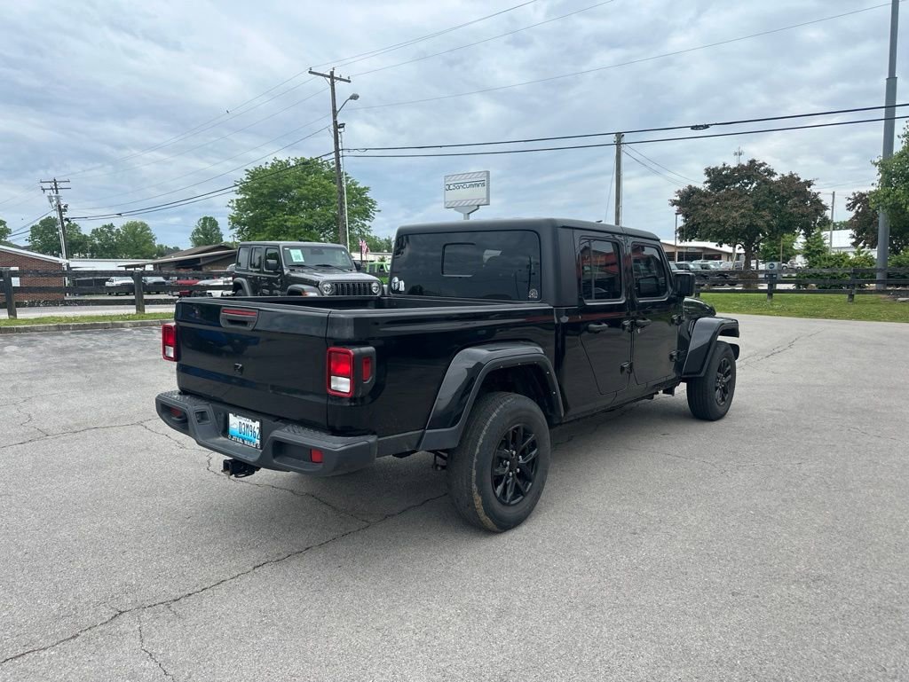 Used 2022 Jeep Gladiator Sport AWD/4WD image 3
