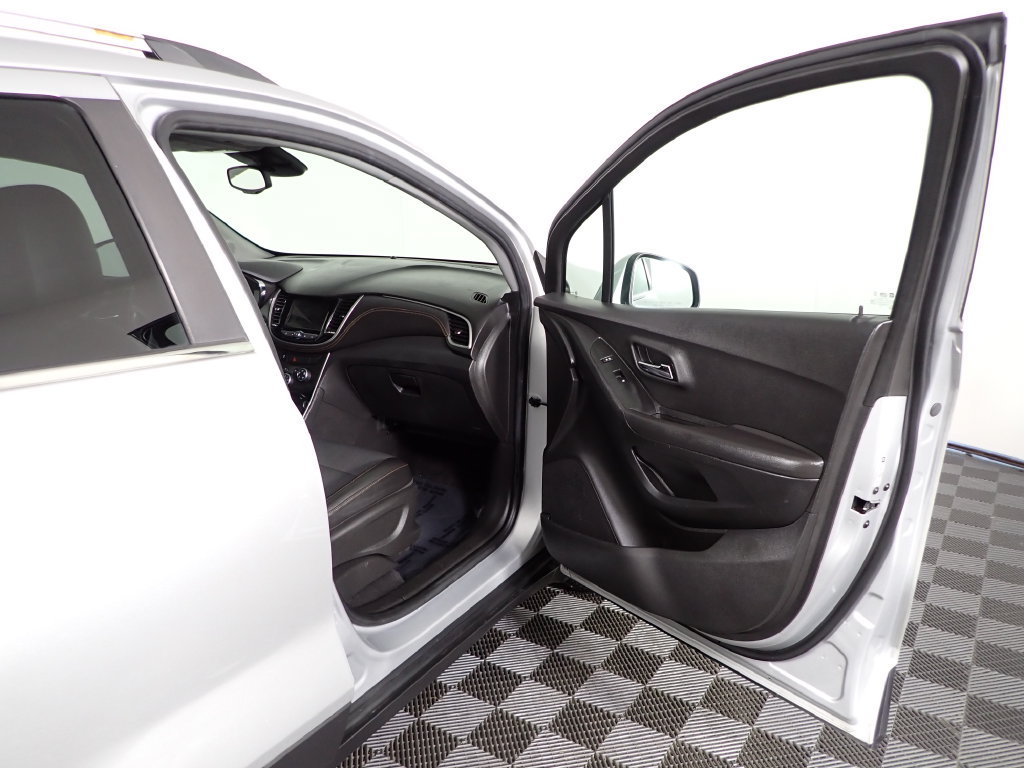 Used 2019 Chevrolet Trax LT w/ LT Convenience Package FWD image 30