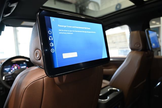 New 2026 Chevrolet Suburban High Country AWD/4WD image 23