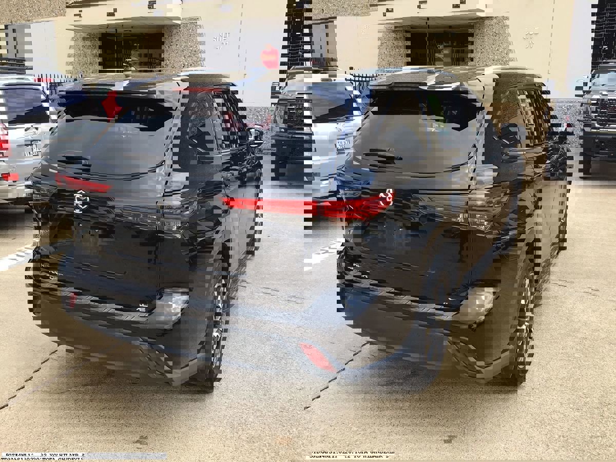 Used 2022 Toyota Highlander XLE image 5