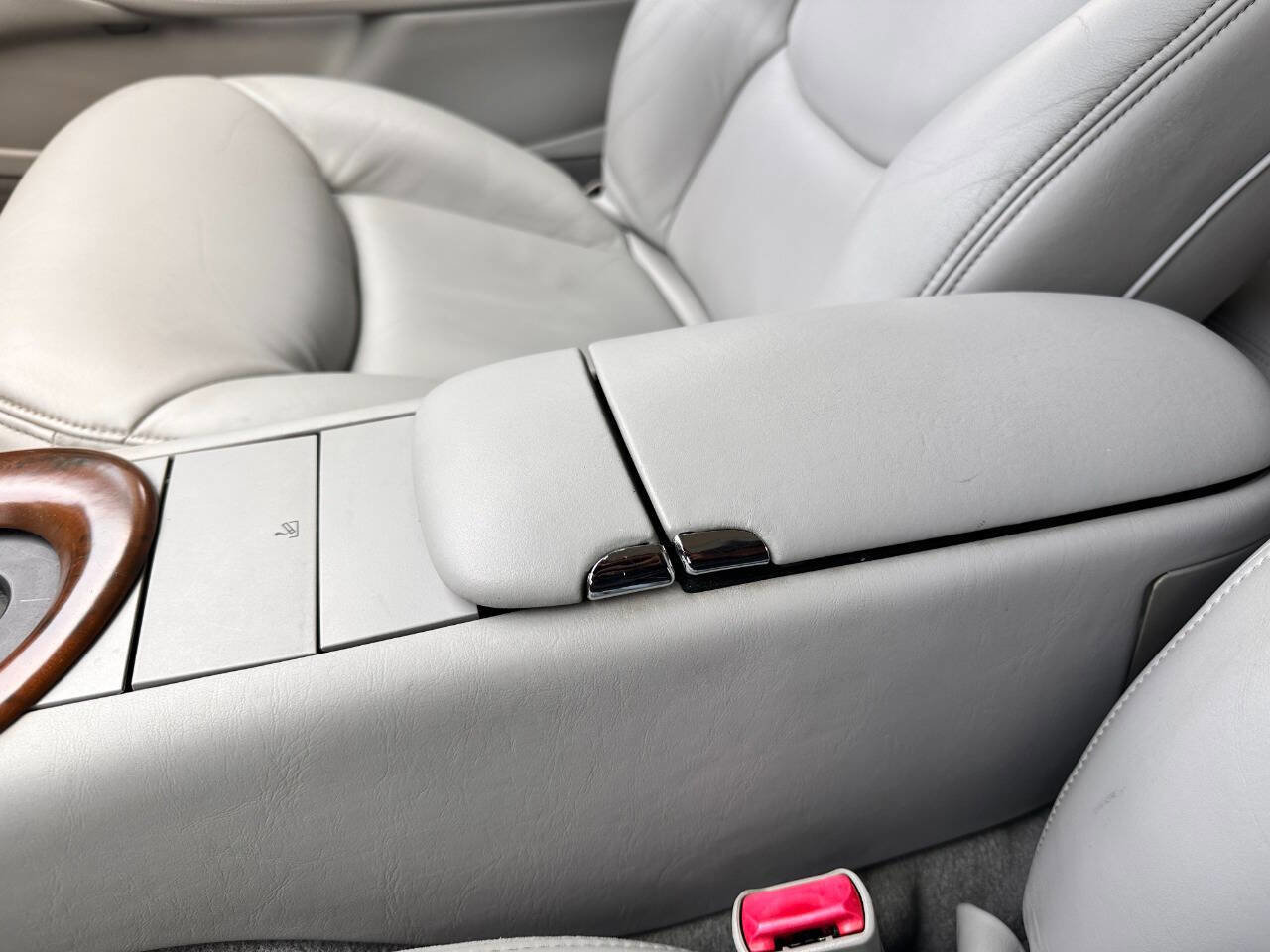 Used 1998 Lincoln Mark VIII RWD image 52