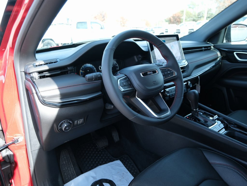 Used 2024 Jeep Compass Trailhawk w/ Trailhawk Elite Group image 3