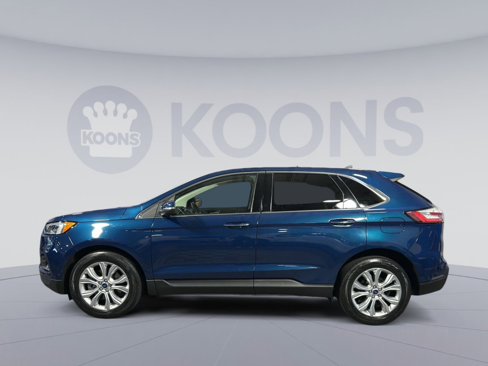 Used 2020 Ford Edge Titanium w/ Equipment Group 301A AWD/4WD image 2