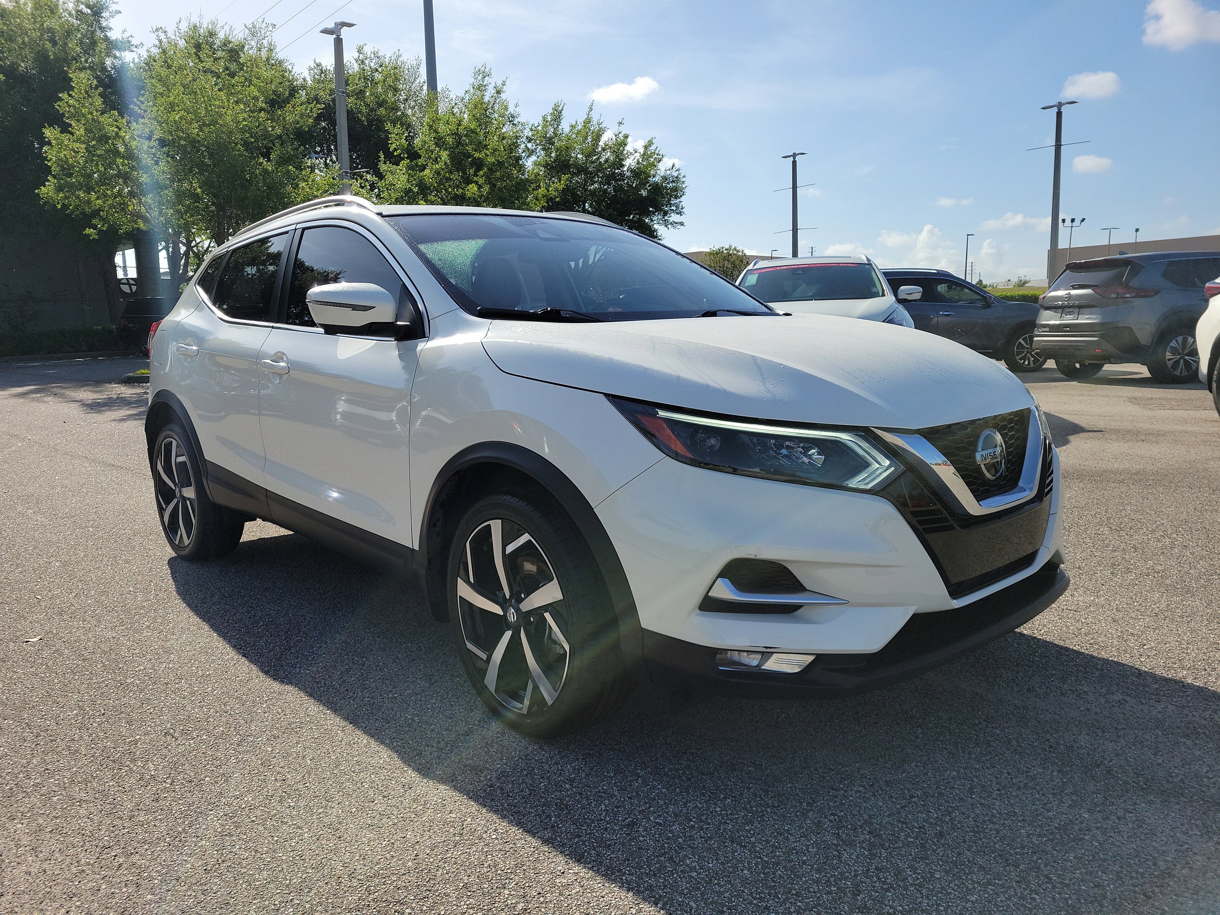 Certified 2021 Nissan Rogue Sport SL w/ Premium Package FWD image 3