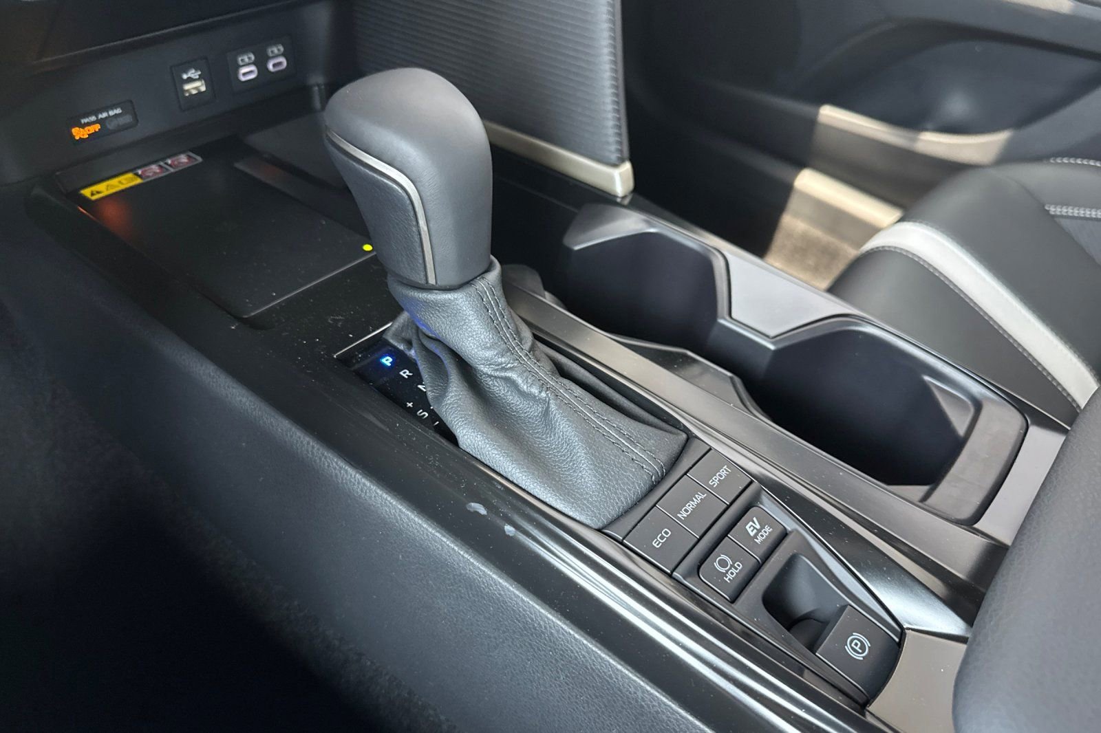 New 2026 Toyota Camry Hybrid FWD image 24