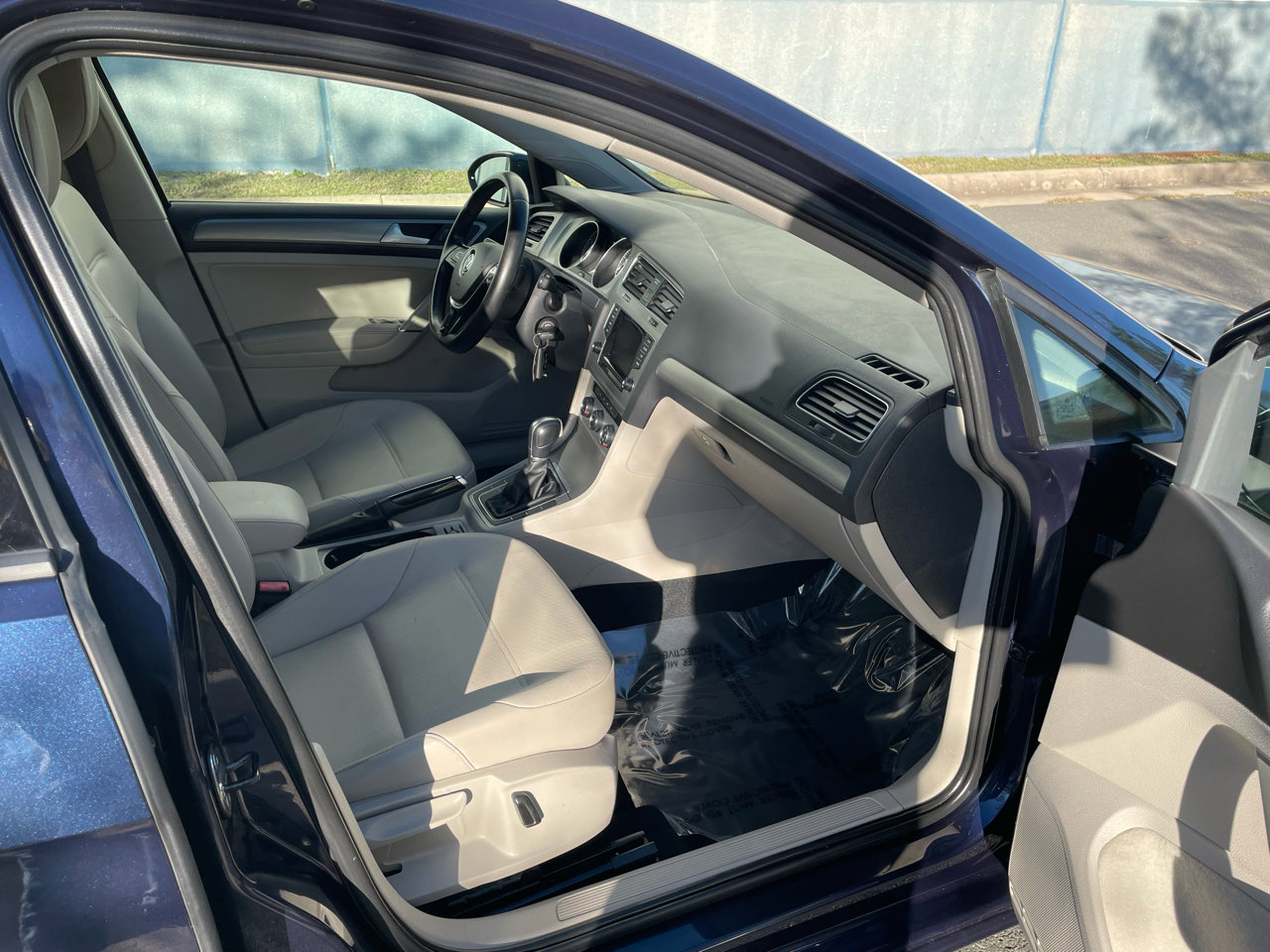 Used 2015 Volkswagen Golf S image 19