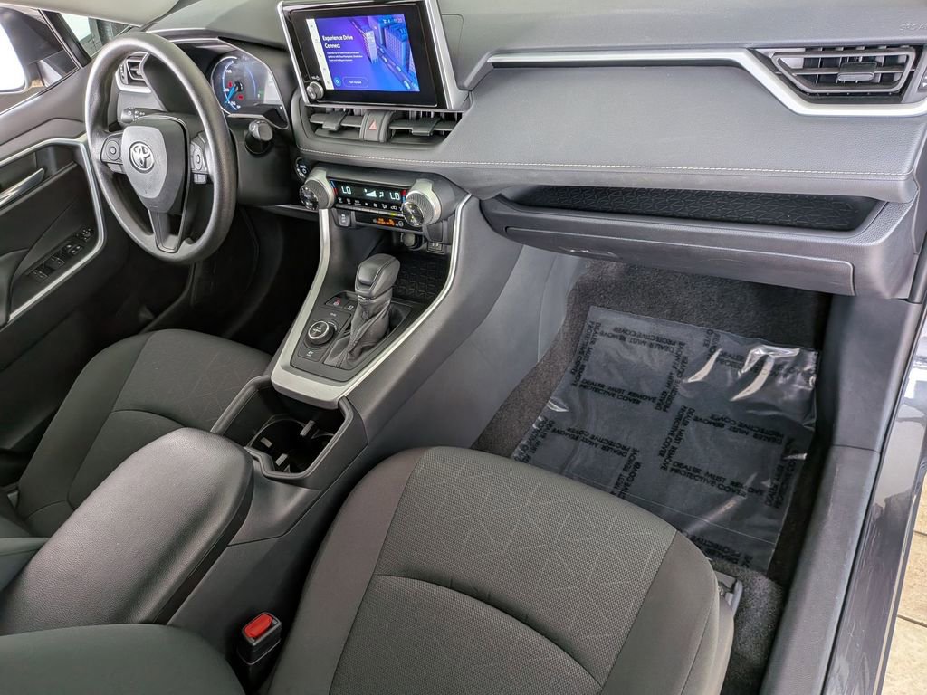 Used 2025 Toyota RAV4 XLE image 31