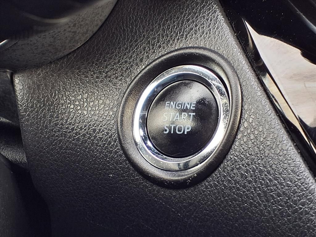 Used 2021 Toyota C-HR LE image 29