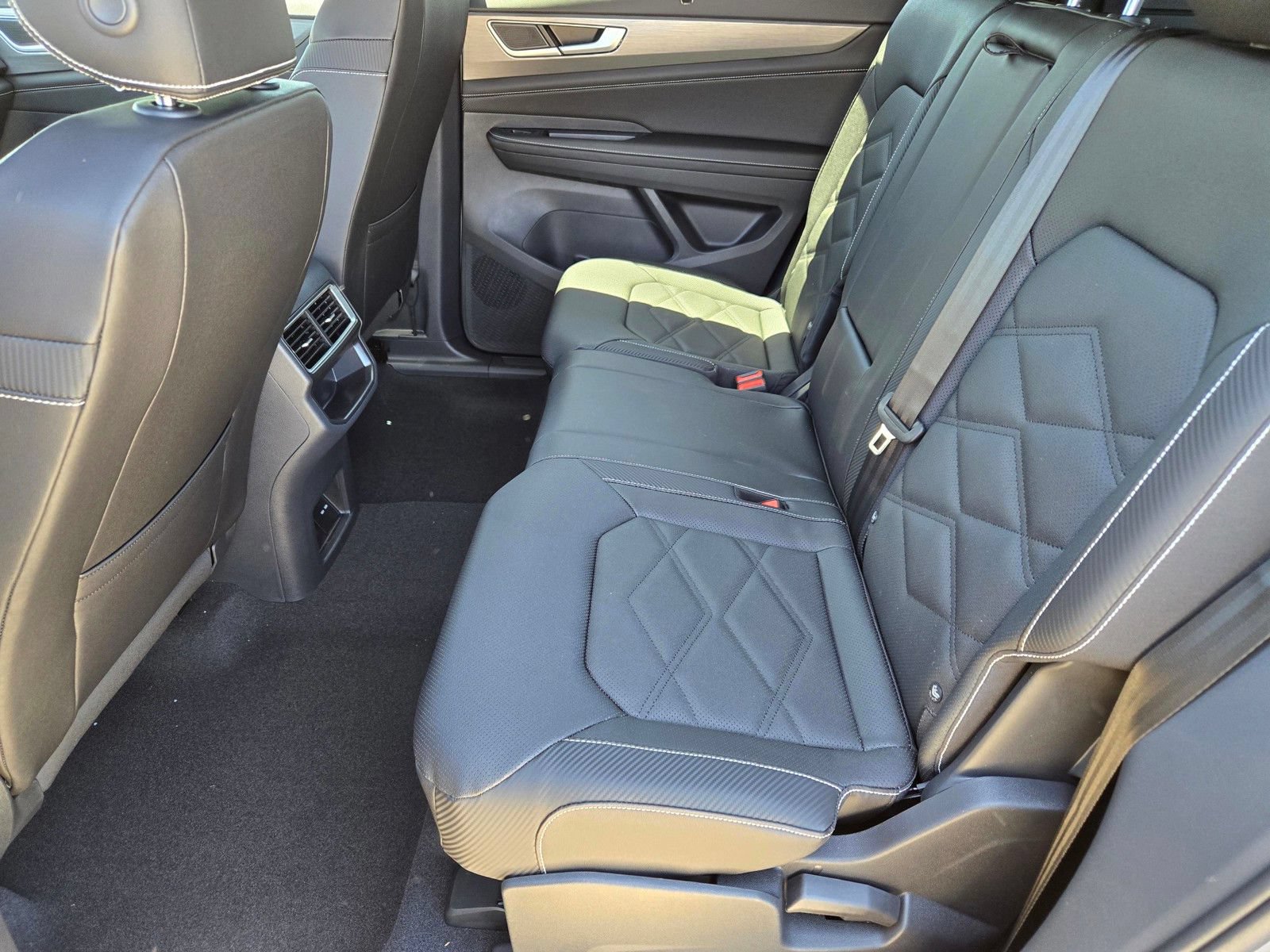 New 2026 Volkswagen Atlas Cross Sport SE FWD image 7