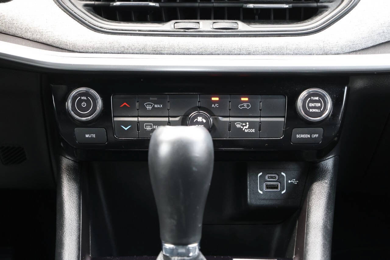 Used 2024 Jeep Compass Latitude AWD/4WD image 21