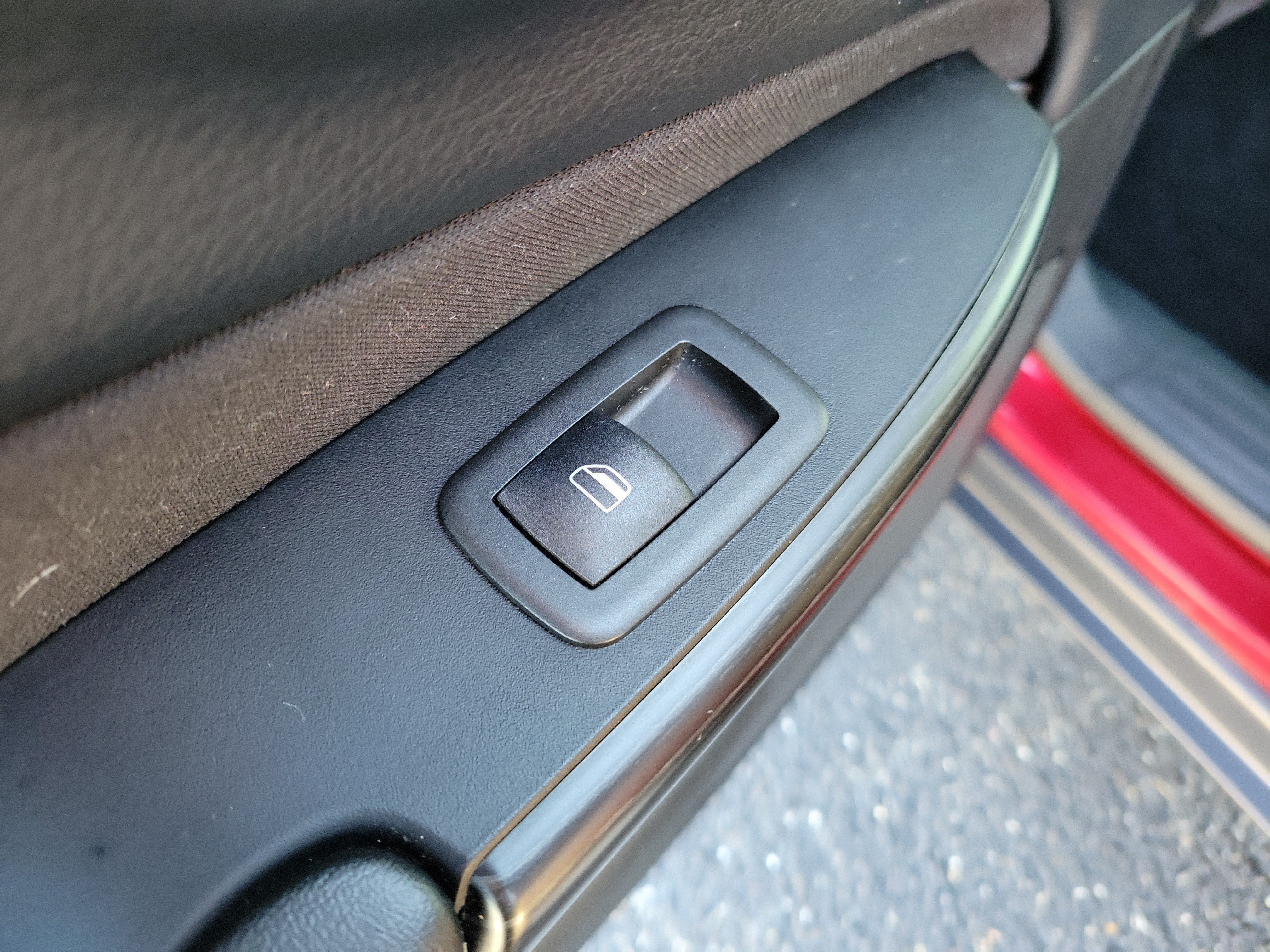Used 2015 Jeep Cherokee Latitude w/ Cold Weather Group FWD image 16