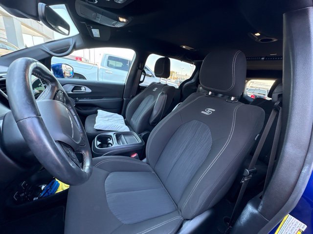 Used 2021 Chrysler Pacifica Touring w/ S Appearance Package FWD image 12