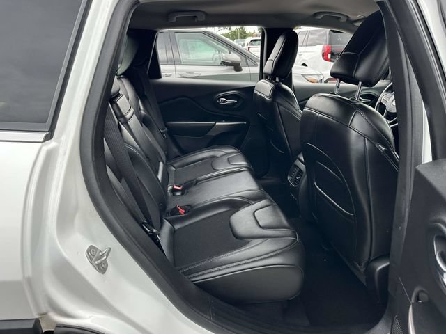 Used 2019 Jeep Cherokee Latitude Plus w/ Comfort/Convenience Group AWD/4WD image 21