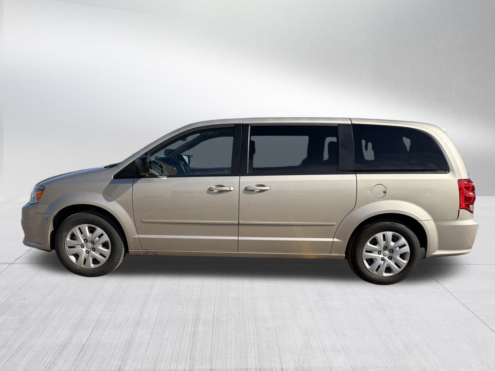 Used 2016 Dodge Grand Caravan SE w/ Quick Order Package 29E SE image 4