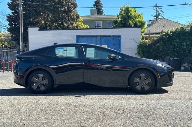Used 2025 Toyota Prius Plug-In Hybrid image 3
