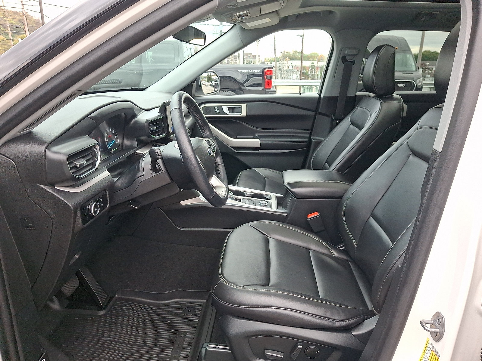 Used 2023 Ford Explorer XLT w/ Equipment Group 202A AWD/4WD image 13