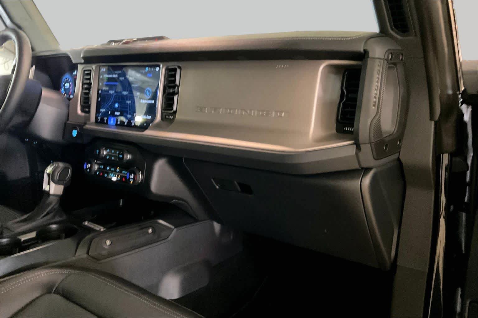Used 2025 Ford Bronco Outer Banks AWD/4WD image 15