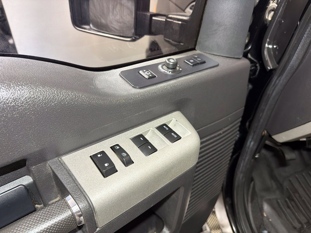 Used 2016 Ford F250 Lariat w/ Lariat Ultimate Package AWD/4WD image 10