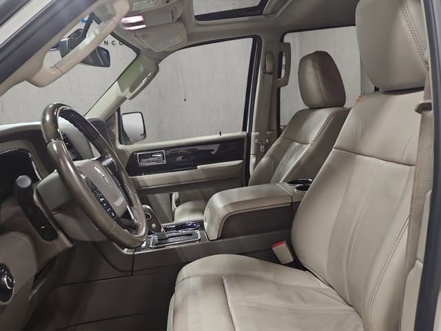 Used 2016 Lincoln Navigator Select image 12