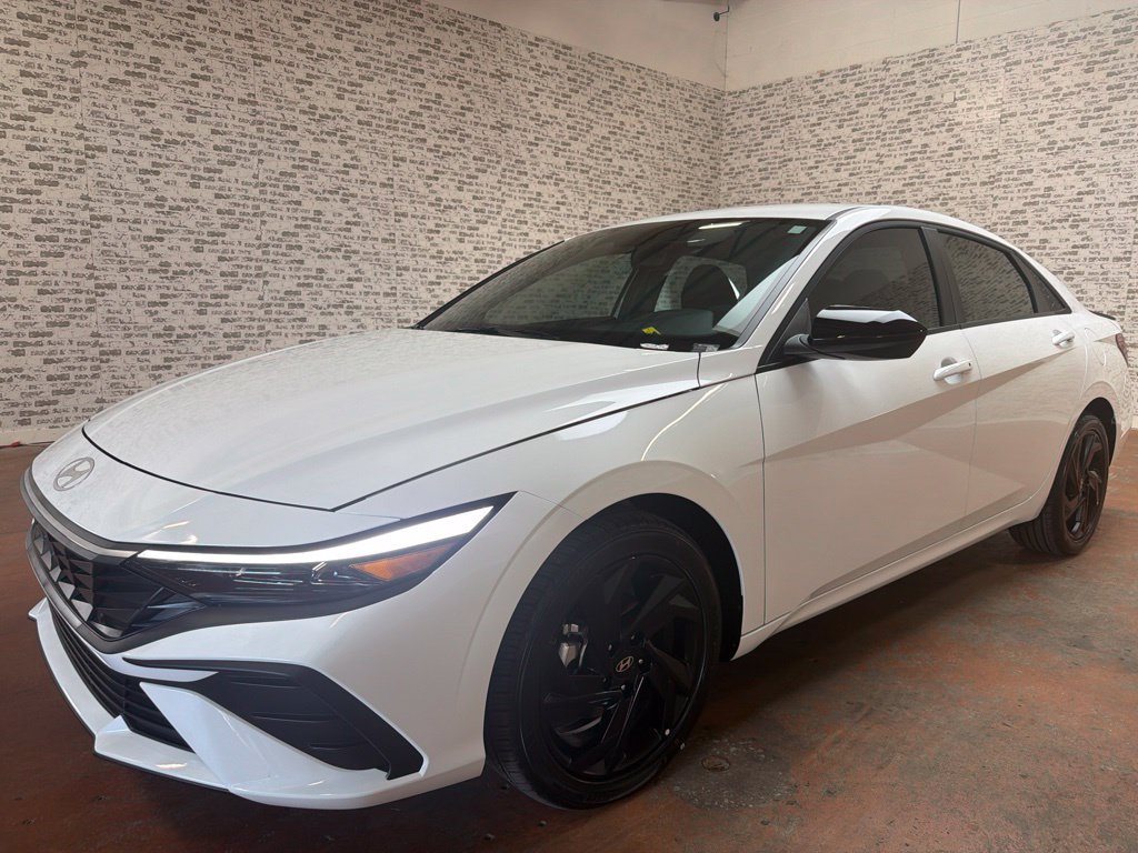 Certified 2026 Hyundai Elantra Sport FWD image 3